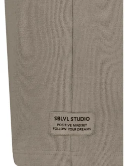 Short taupe